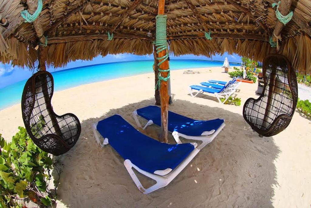 Rollezz Villas Beach Resort Old Bight Eksteriør billede